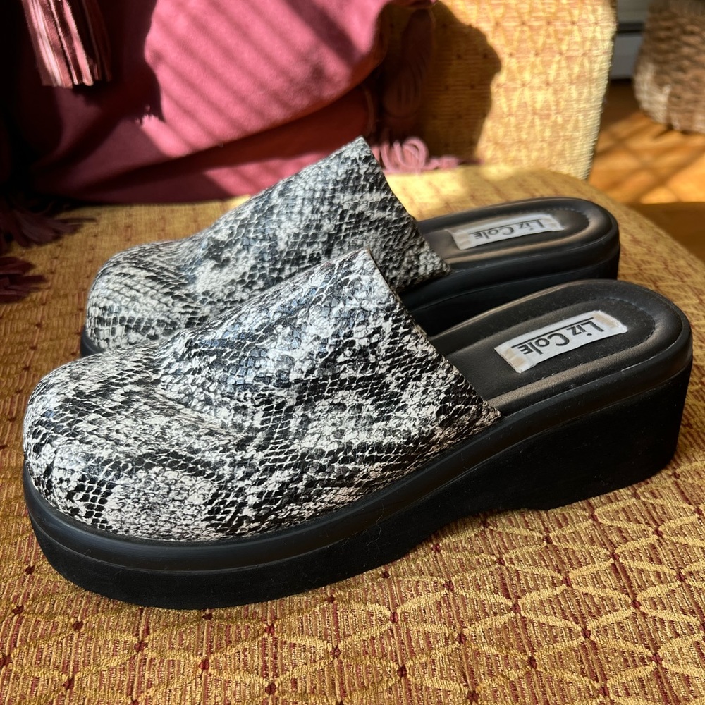 Vintage 90’s Liz Cole Snakeskin Platform Clogs